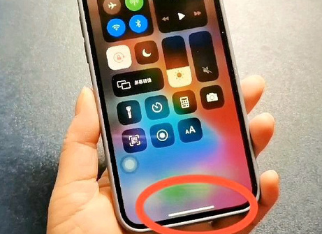 芒康苹芒康果维修站分享如何使用iPhone下方横线进行应用切换